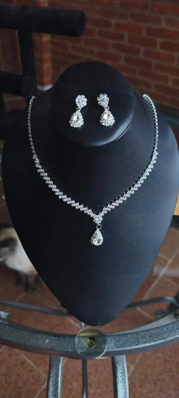 Prueba - Collar y Aretes de Plateados